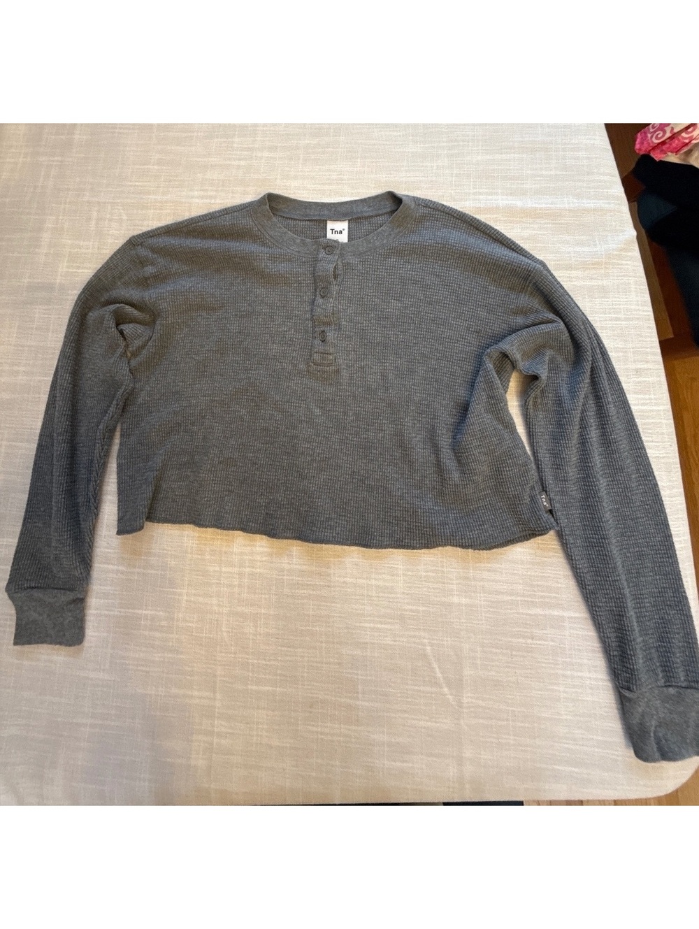 Tna Gray Waffle Knit Cropped Long Sleeve Henley Shirt XS